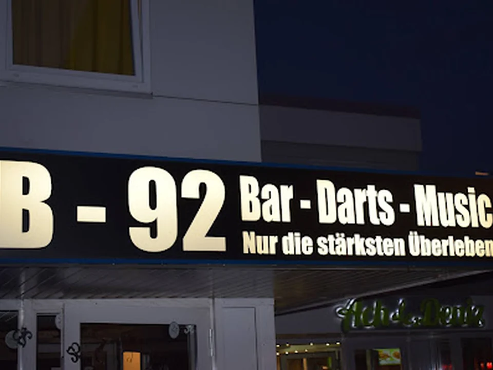 B - 92 Bar - Darts - Music