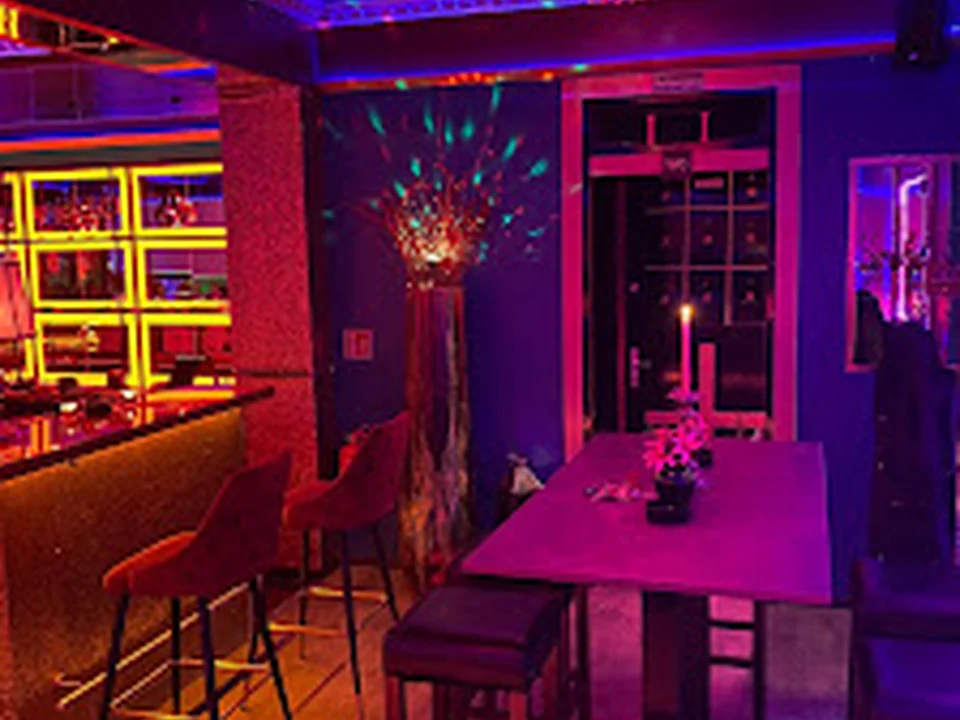 Chez Ronny‘s Lounge
