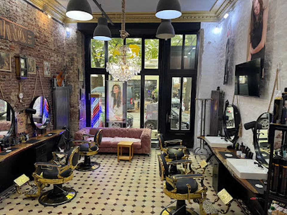 Cut in Cut Out – Friseur Hamburg Eimsbüttel
