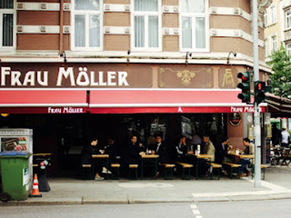 Frau Möller