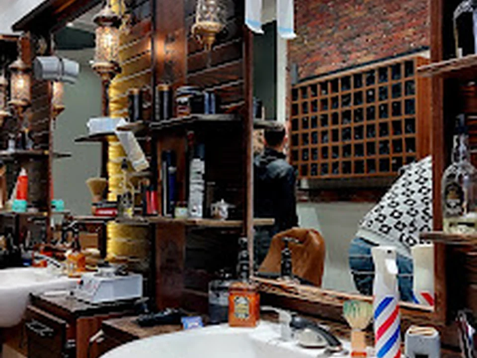Latenight Cut • Barber Shop