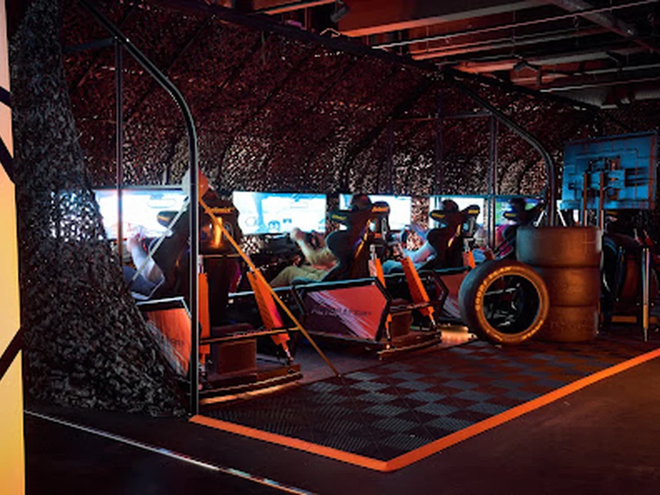 Simracing Lounge | VR Laser Tag & mehr | GamingZone by RCADIA