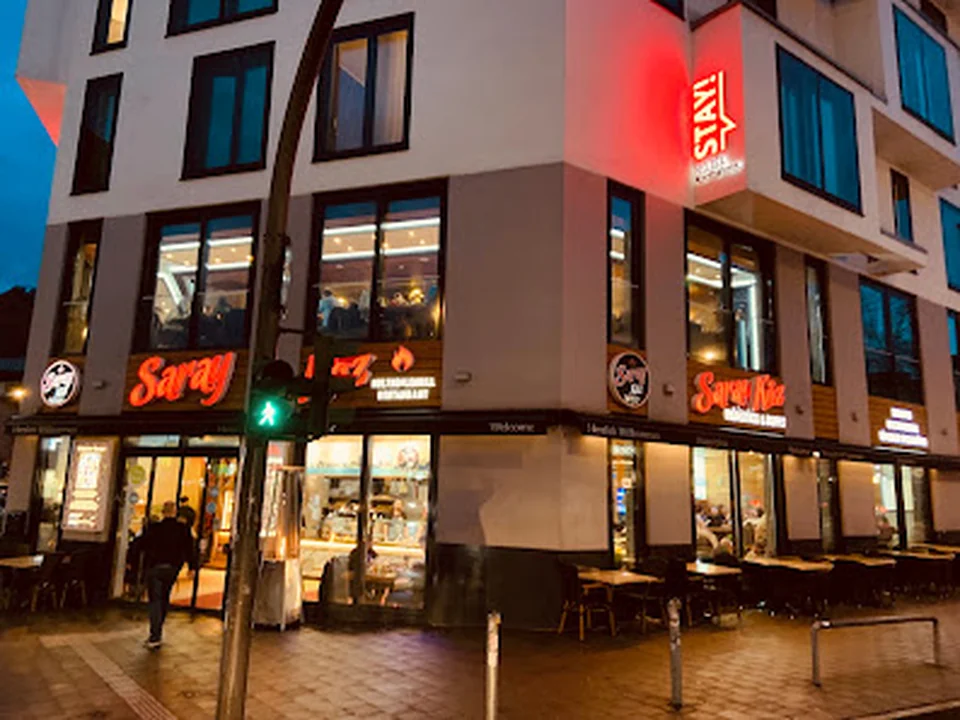 Saray Köz, Hamburg