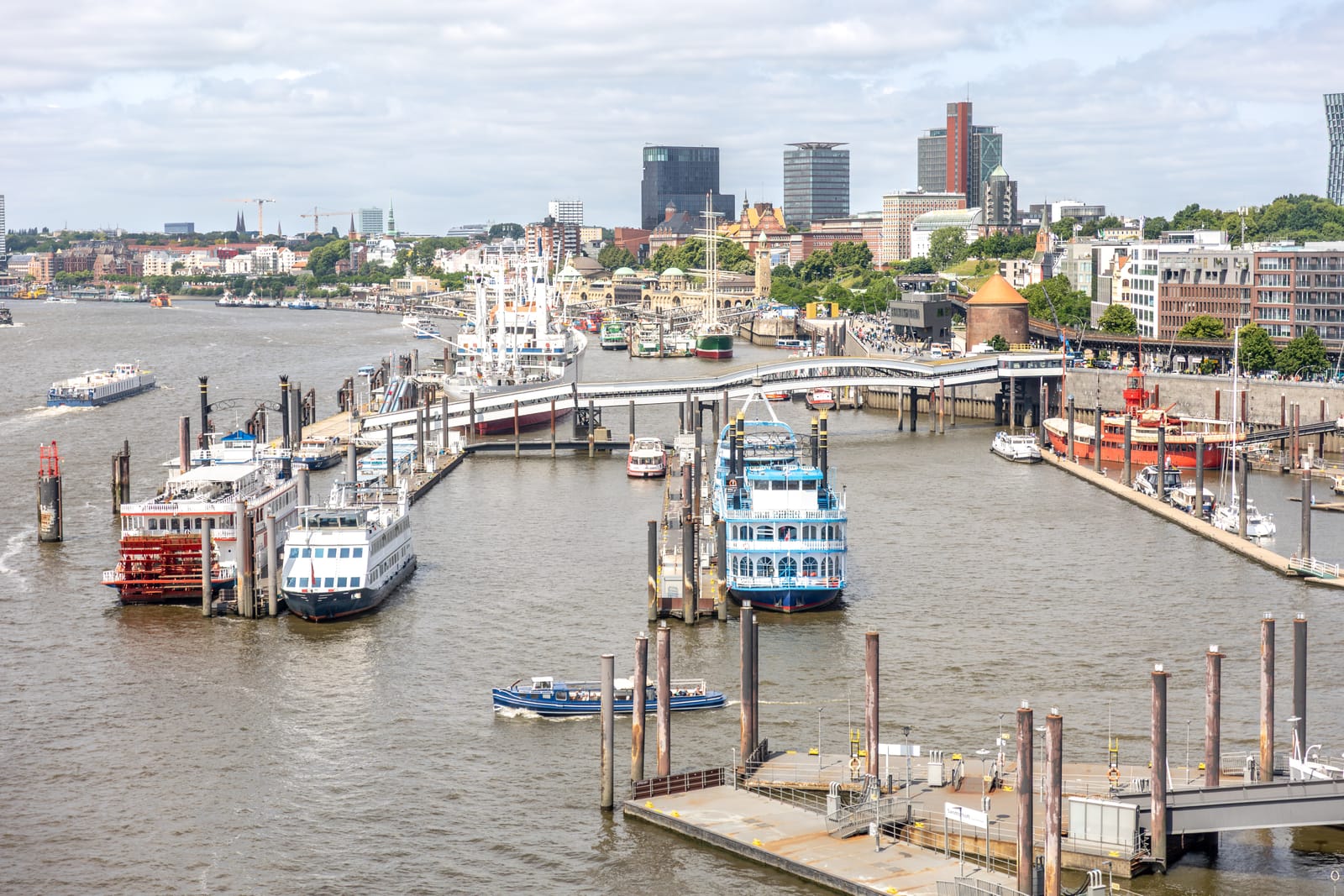 The Landungsbrücken piers on the Elbe