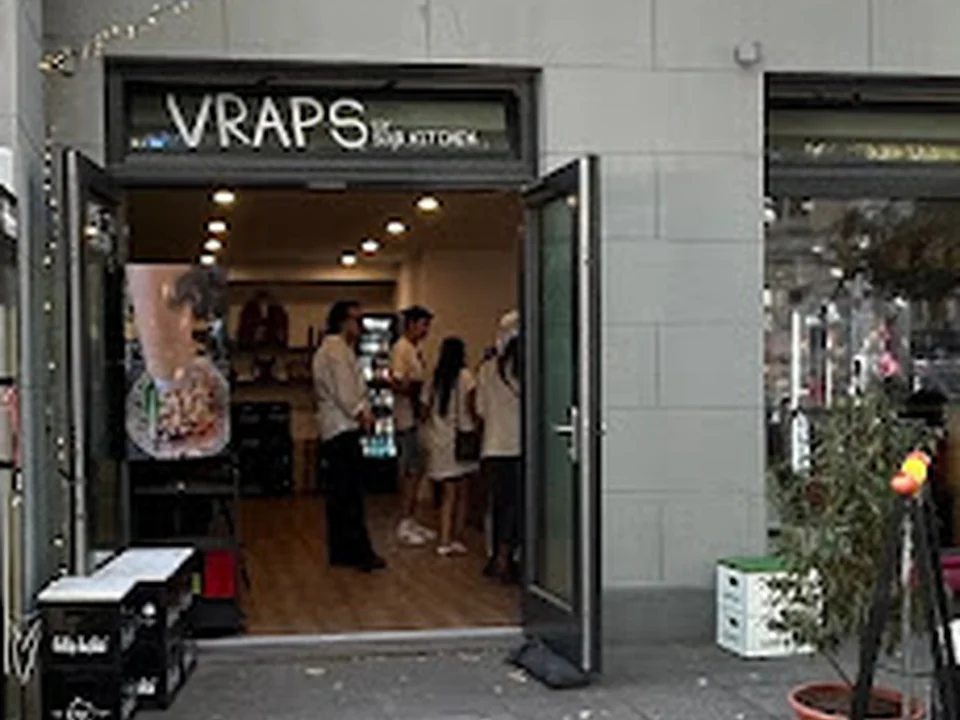VRAPS by sour kitchen | vegan Çiğ Köfte wraps, Hamburg